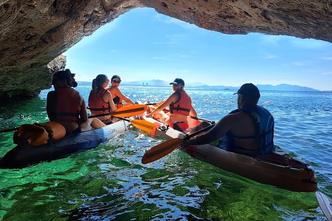 Guided kayak excursion in creeks - Paddling along the Blue Coast toward Carry-le-Rouet