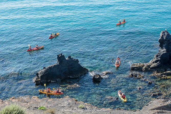 Guided sea kayak trip in Cap d’Agde - Paddling past volcanic cliffs