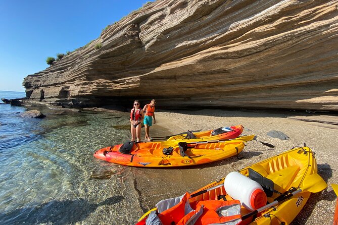 Guided sea kayak trip in Cap d’Agde - Grande Conque and its black sand