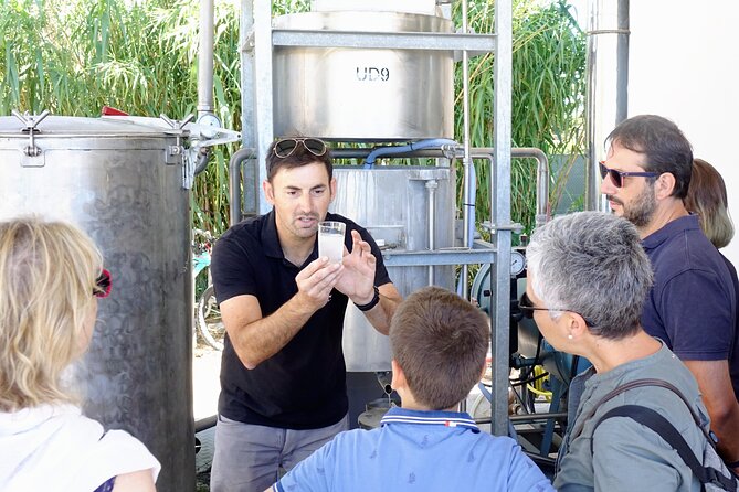 Guided tour Distillery of Lavender between Nîmes & Arles - Guides who make the hour work