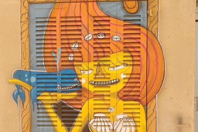 Guided Tour in Marseille: Vieux Port & Old City - Walking into Le Panier