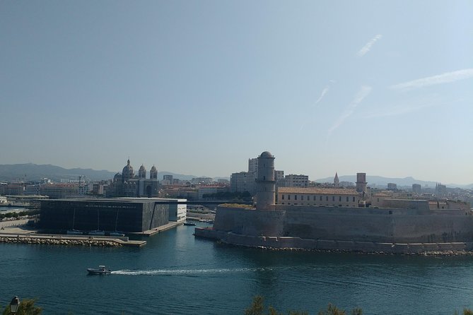 Guided Tour in Marseille: Vieux Port & Old City - Sarit’s guiding style