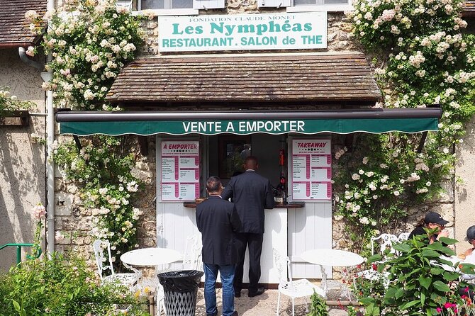 Guided tour Monet's house and gardens/small group - The lily ponds and Monet’s artistic eye