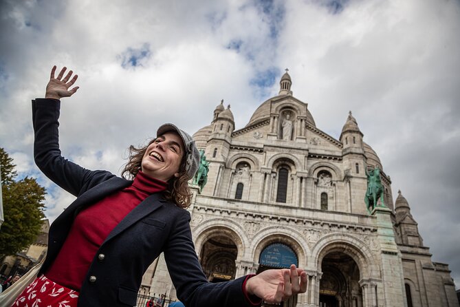 Guided tour of Montmartre in songs with a professional - The Pink House, vineyards, and Au Lapin Agile