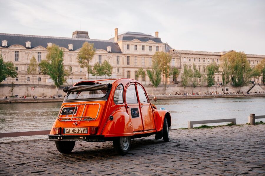 Guided Tour of Paris in Classic Convertible - Along the Seine to Notre Dame