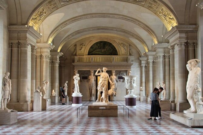 Guided tour of the Louvre Museum with tickets included - The medieval walls and the Tanis Sphinx
