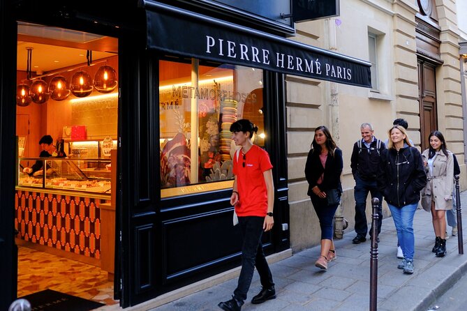 Hidden Paris: Explore Medieval Marais on a Walking Tour - Hôtel de Ville and the darker side of Paris