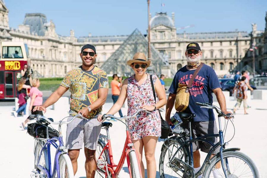 Highlights of Paris Bike Tour in English or Dutch - Who Will Get the Most From This Ride?