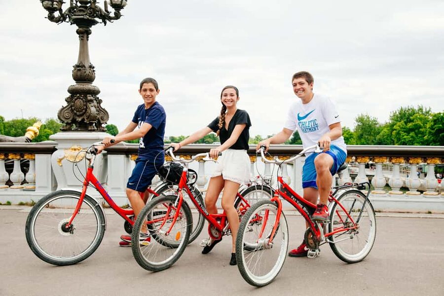 Highlights of Paris Bike Tour in English or Dutch - The Louvre and the Art of Seeing It From Outside