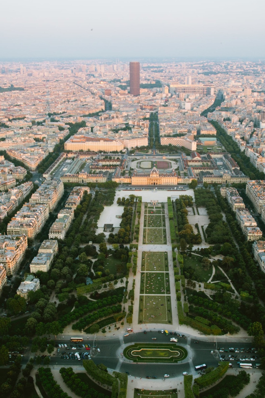 Highlights of Paris Bike Tour in English or Dutch - Three Hours at a Reasonable Pace