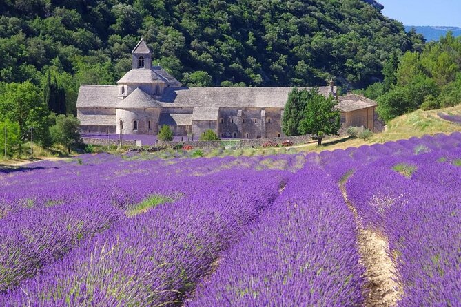 Highlights of Provence in one day - Fontaine de Vaucluse and the power of water