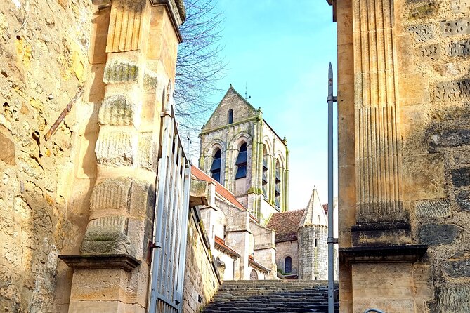 Hiking Adventure in Van Gogh's Footsteps with 6 miles walk - Chateau d’Auvers and the French garden lunch stop