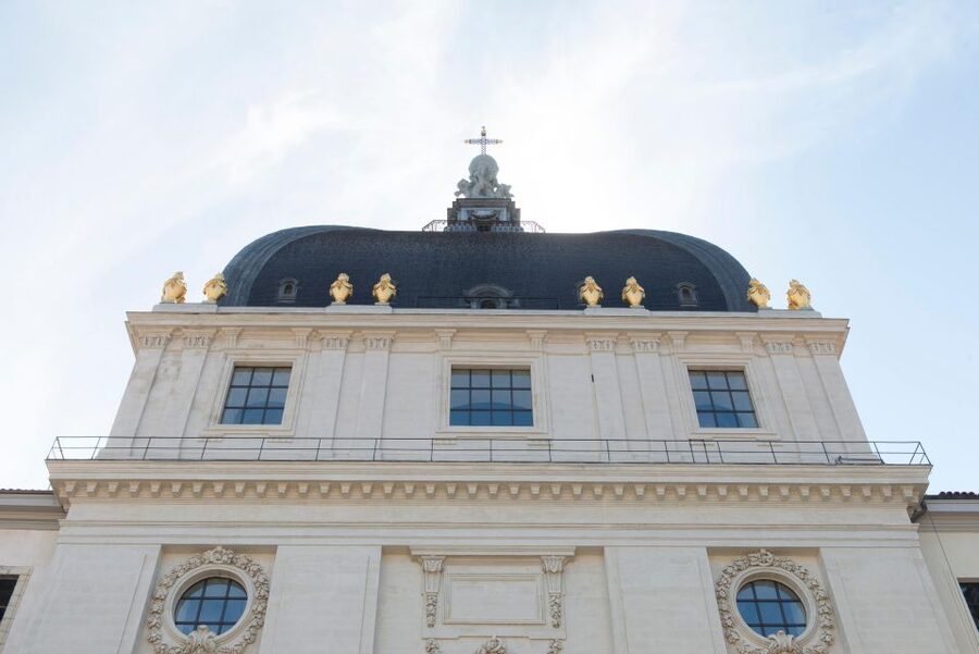 Historical and naughty tour of Lyon in french - From Place des Terreaux into the old city