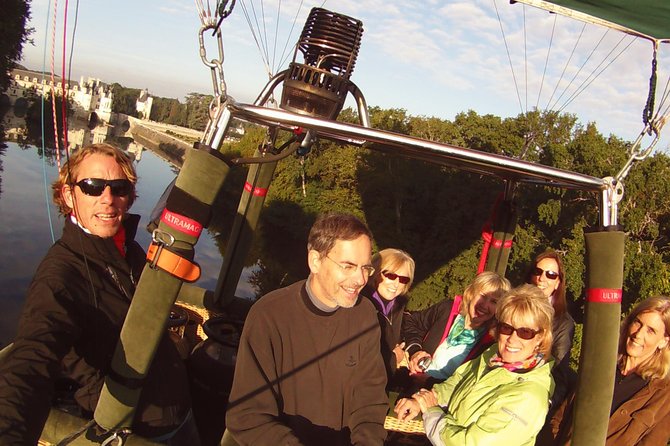 Hot-Air Balloon Ride over the Loire Valley, from Amboise or Chenonceau - The basket, the height, and the landing