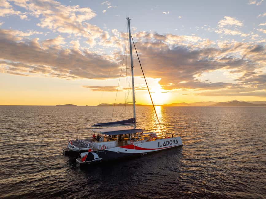 Hyères : Sunset Catamaran Cruise to Giens Peninsula - A sunset cruise made for slow evenings