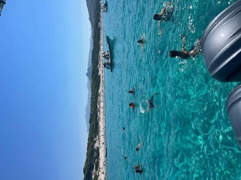 Ile Rousse: desert of the agriates : Saleccia - Ghignu - Saleccia, a long sweep of white sand