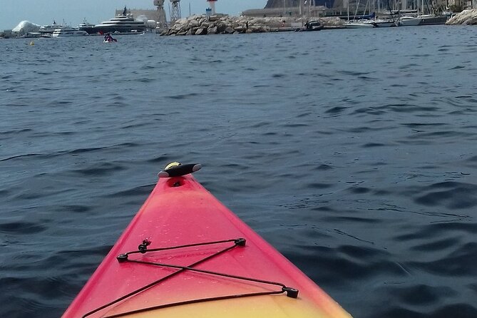 La Ciotat Private Kayak Rental in the Calanques National Park - Reaching Ile Verte by kayak