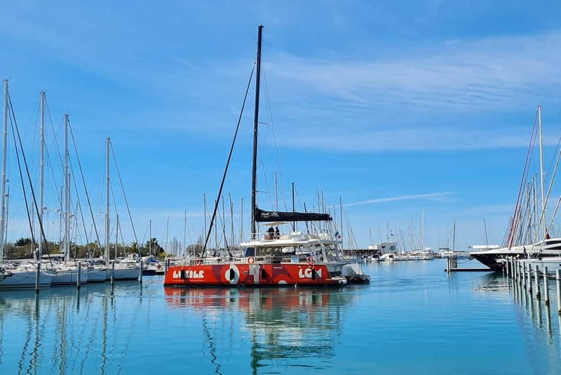 La Grande Motte: Le Grau-du-Roi Bay Catamaran Cruise - Picking your place on the catamaran