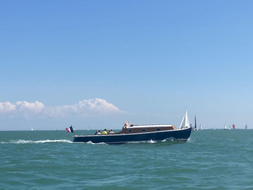 La Rochelle: 1-Hour Boat Tour of the Bay - The small-group atmosphere
