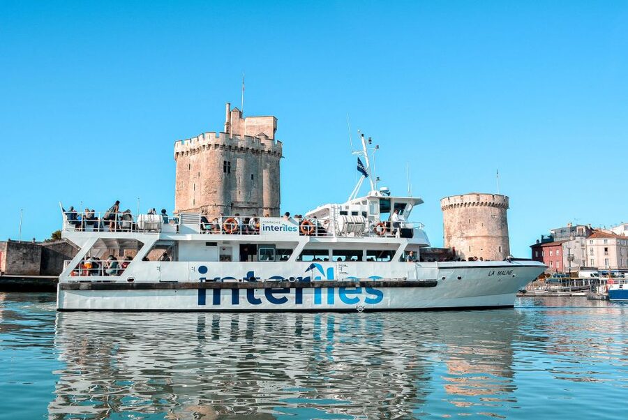 La Rochelle: Boat trip to Fort Boyard (2h00) - Comfort on the heated, spacious vessel