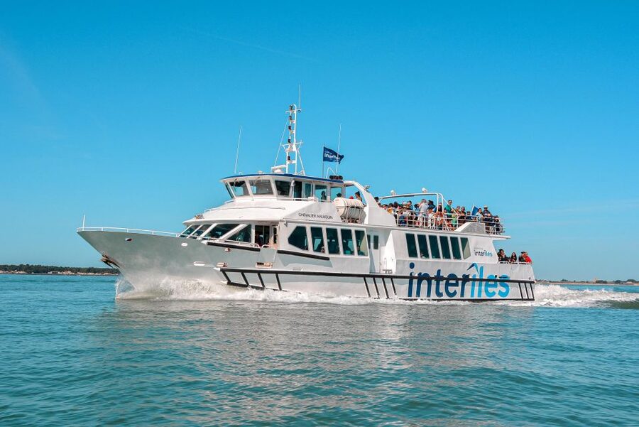 La Rochelle: Boat trip to Fort Boyard (2h00) - Seeing Fort Boyard from the water