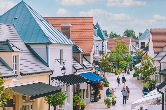 La Vallee Village Shopping Outlet by Luxury Transport from Paris - Restaurants and the nearby indoor mall