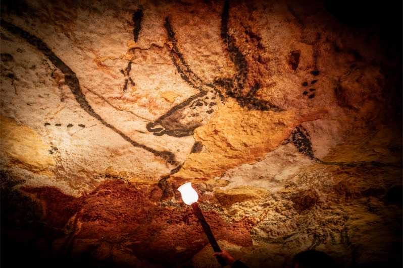 Lascaux IV: Full Replica Cave Experience Ticket - Entering the complete replica cave