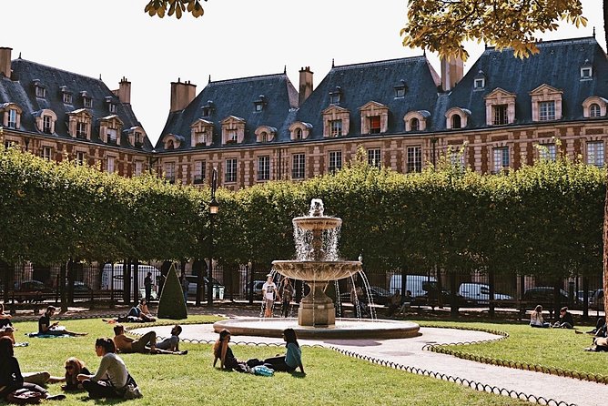 Le Marais District & Jewish Quarter Guided Walking Tour 12ppl Max - Jardin des Rosiers and a quieter wartime story