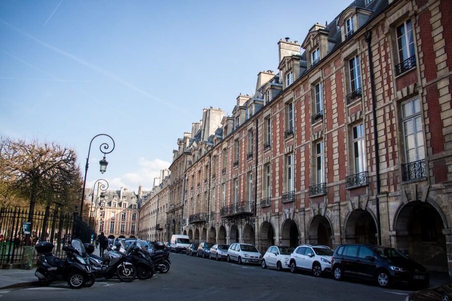 Le Marais: Pastry and Chocolate Food Tour - Ice cream, tea, absinthe, and 1,001 spices