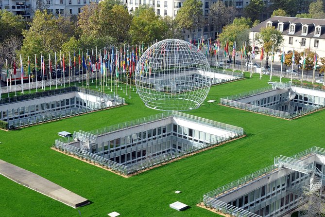 Les Coulisses DE UNESCO - The Globe and the open spaces