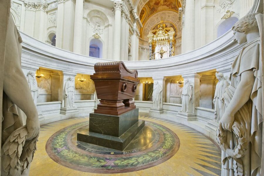 Les Invalides: Napoleon's Tomb & Army Museum Entry - Follow the armor and weapons of France’s kings