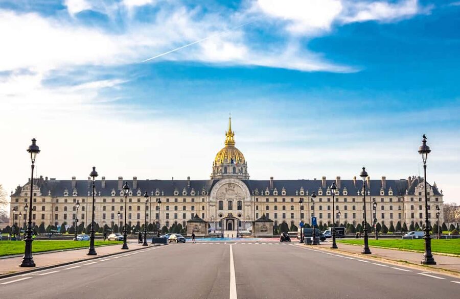 Les Invalides: Napoleon's Tomb & Army Museum Entry - Use the digital features to make battles clearer