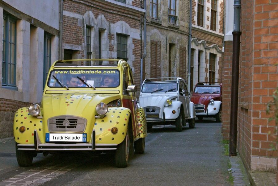 Lille Driving Tour by Convertible Citroen 2CV - Best timing for a calmer ride
