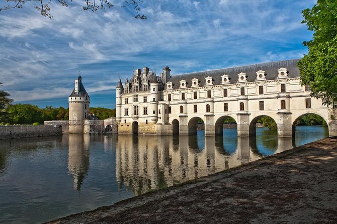 Loire Valley Castles Small-Group Day Trip from Paris - Amboise: royal power and Leonardo da Vinci