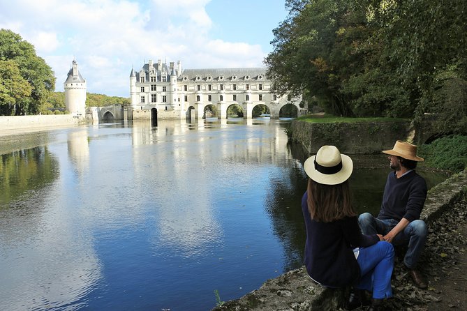 Loire Valley Day Tour Chambord and Chenonceau plus Lunch at a Private Castle - What the guide adds