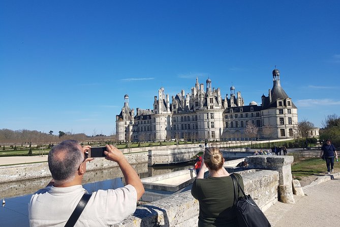 Loire Valley Day Tour Chambord and Chenonceau plus Lunch at a Private Castle - Who should book this day