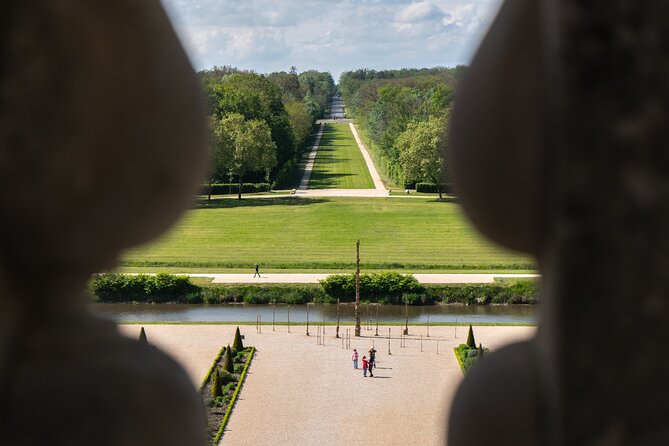 Loire Valley Tour Chambord and Chenonceau from Tours or Amboise - What the guide adds to the castles