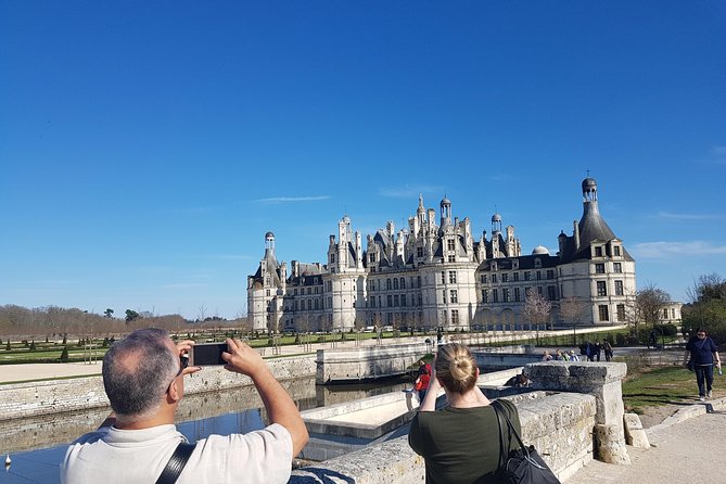 Loire Valley Tour Chambord and Chenonceau from Tours or Amboise - Arriving at Chenonceau, the château over the river