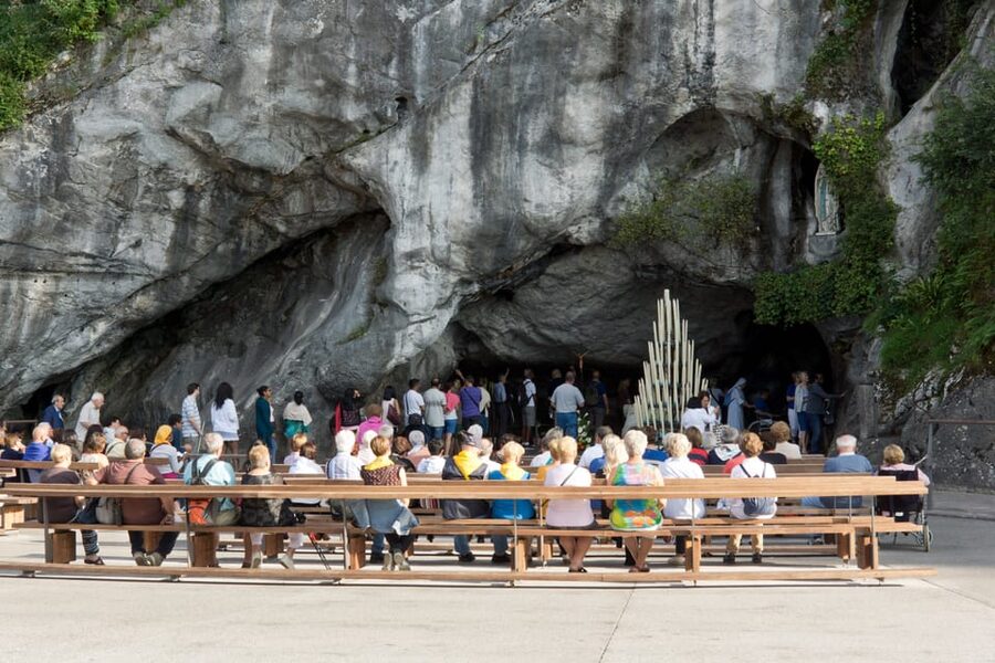 Lourdes: Private Guided Tour in the Sanctuary - Why Lourdes benefits from a guided introduction