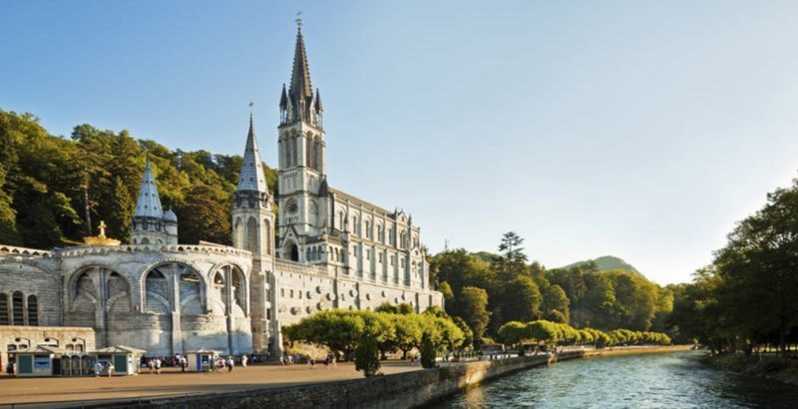 Lourdes: Private Guided Tour in the Sanctuary - Following Bernadette’s story at the Grotto