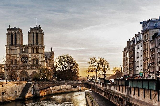 Louvre Evening Escape - Avoid The Crowds! Semi-Private 6ppl Max - The Paris walk from Notre Dame to the Seine