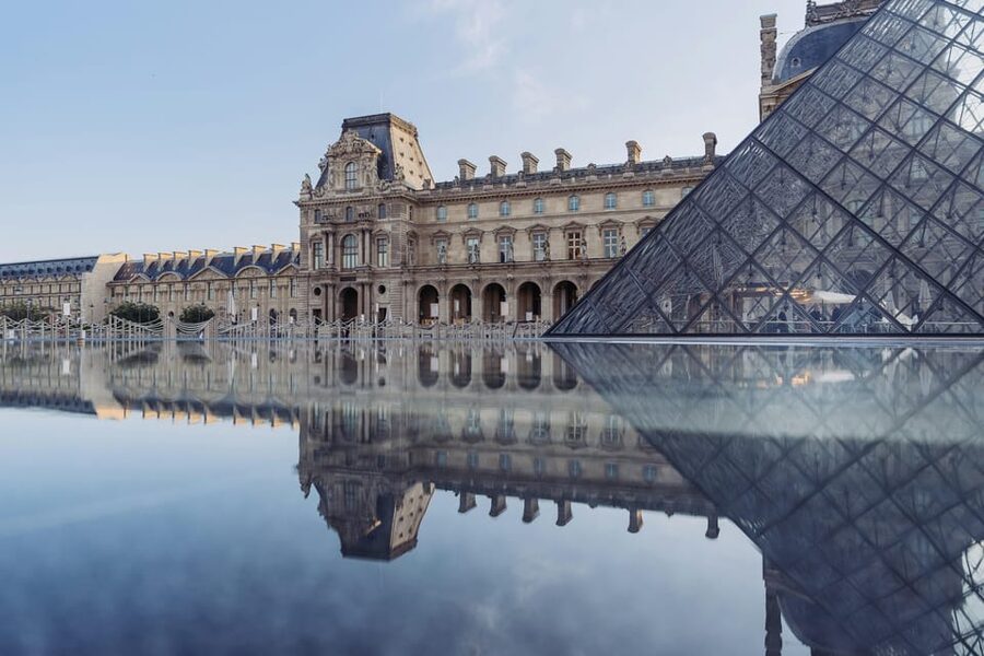 Louvre & Mona Lisa Small Group Tour with Reserved Entry - What the guide adds to three hours