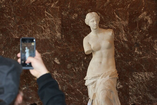 Louvre Museum Access Guided Tour with Mona Lisa - Small groups and the reality of walking