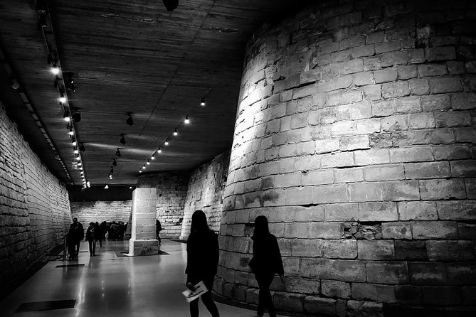 Louvre Museum Guided Tour Options with Timed Entry - What the private inside tour adds