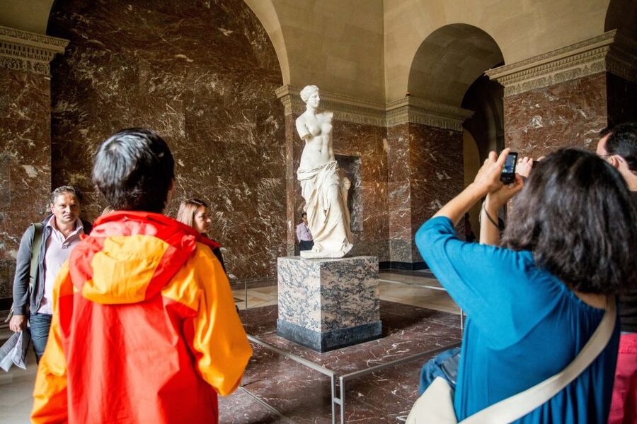 Louvre Museum: Skip-the-Line Guided Tour - The Louvre’s famous three: Mona Lisa, Venus de Milo, and Nike