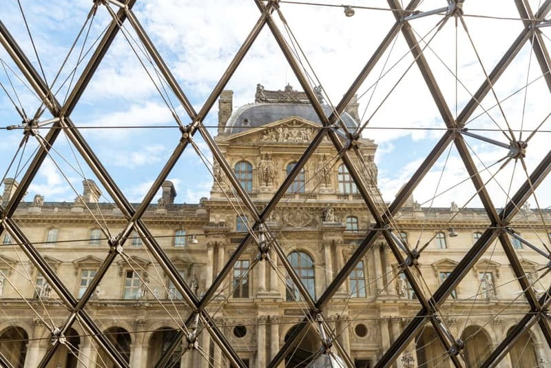 Louvre Museum: Skip-the-Line Small Group Guided Tour - Key points to know before booking