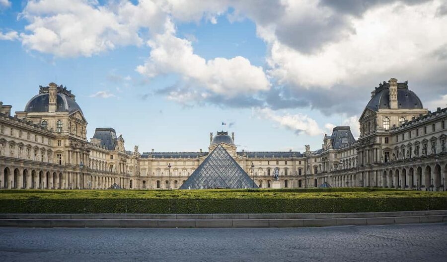 Louvre Museum Timed Entrance Ticket with Audio Guide - Why the timed Louvre ticket matters