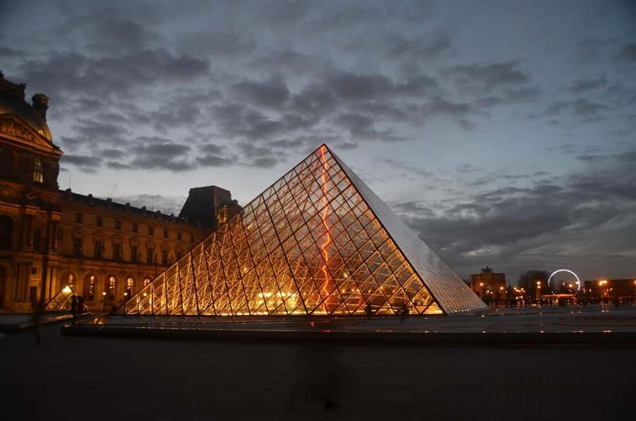 Louvre Museum Timed Entrance Ticket with Audio Guide - What happens from the entrance to the galleries