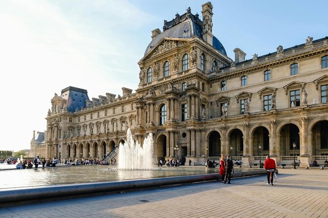 Louvre Priority Access with Mona Lisa Escort or Guided Option - The Mona Lisa: famous, crowded, and worth understanding