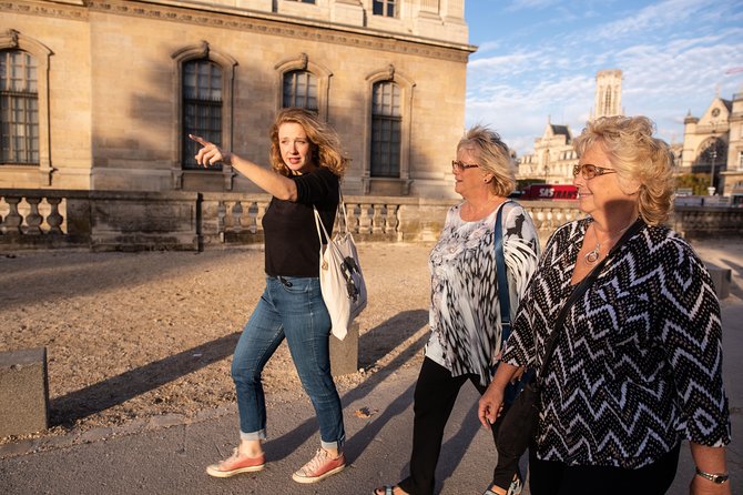 LOUVRE PRIVATE TOUR: Priority Access tickets & Local expert guide - Inside the former fortress